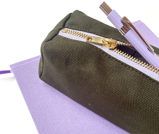 Trousse à crayons Iona en coton bio - Kale