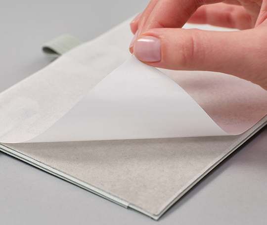 Pochette adhésive pour carnet  + élastique et porte-stylo - Black