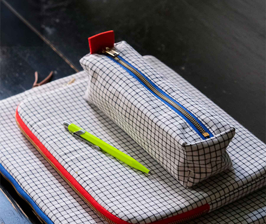 Trousse à crayons Iona en coton bio - Stylo bleu