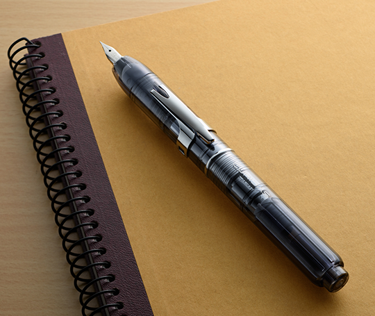 Platinum - stylo-plume Curidas - Graphite Smoke