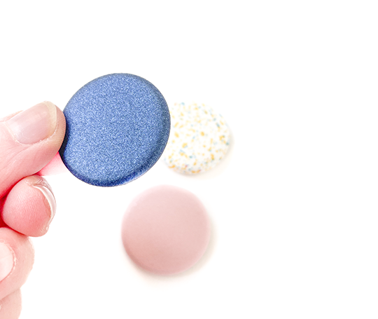 Aimants colorés en papier