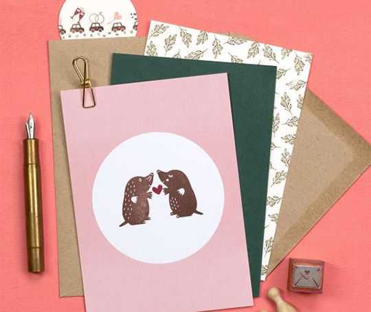 Cachet - Taupe aux yeux ouverts