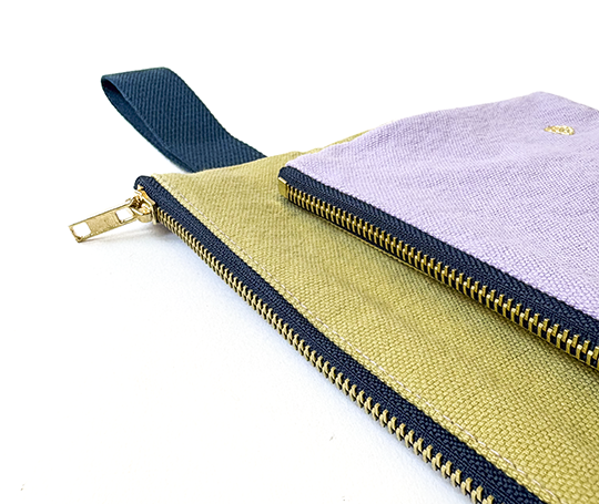 Pochette allongée en coton avec anse pétrole - Lilas Ananas
