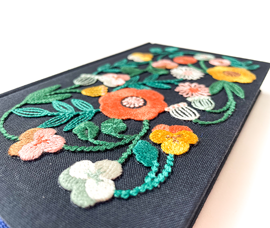 Midori - 5 Year diary brodé d'un motif à fleurs