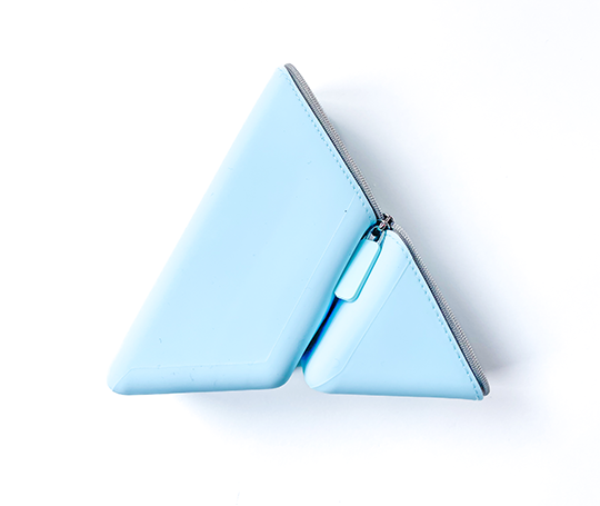 Trousse triangle Kakusta en silicone - Bleu