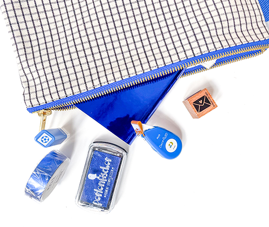 Pochette allongée en coton avec anse bleue - Stylo bleu