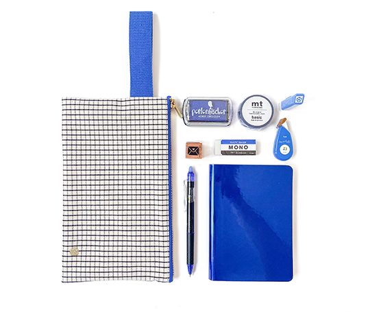 Pochette allongée en coton avec anse bleue - Stylo bleu