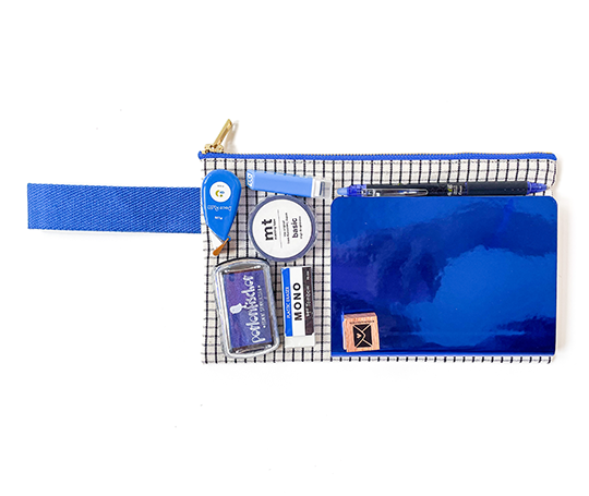 Pochette allongée en coton avec anse bleue - Stylo bleu