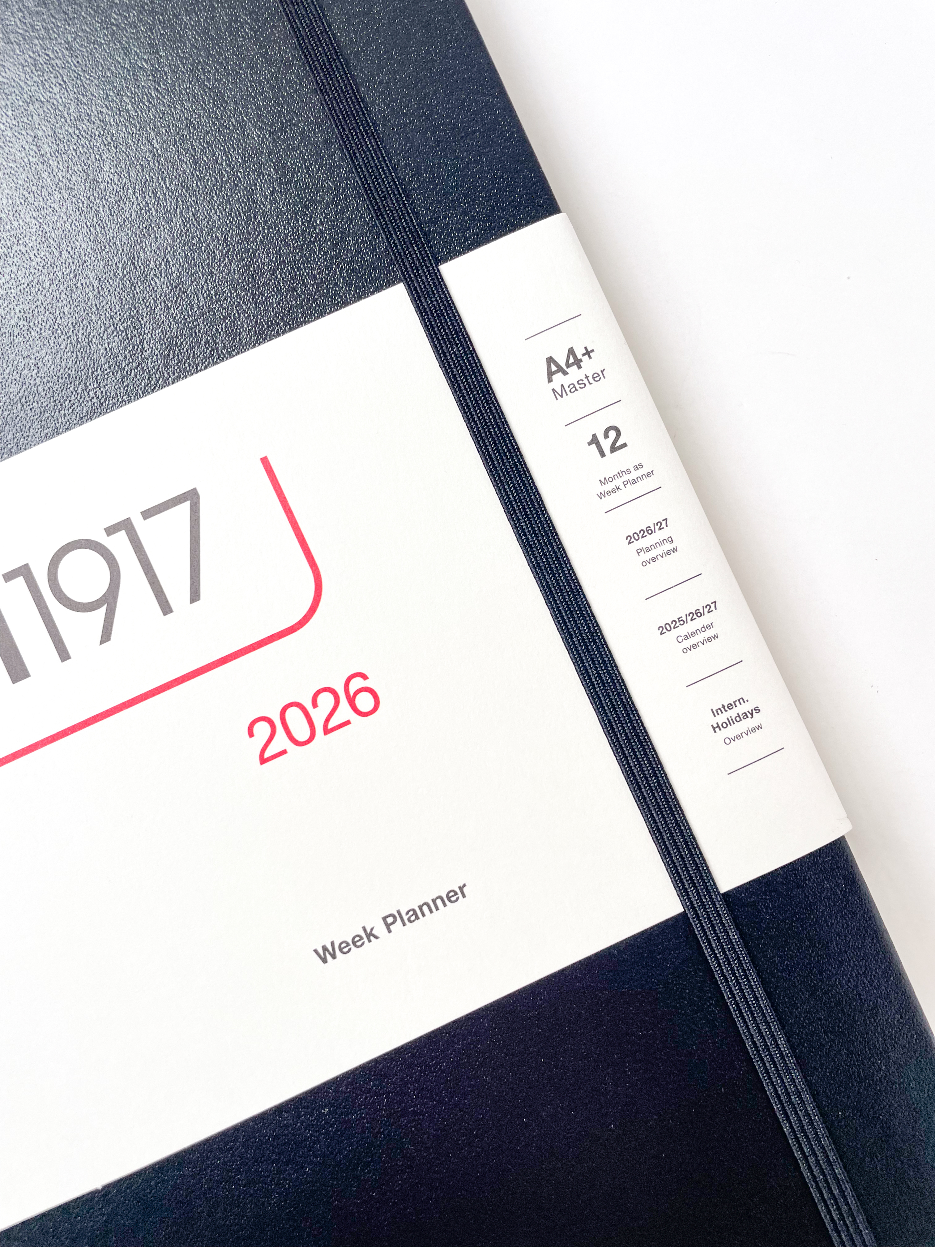 Leuchtturm - agenda 2026 A4+ - rigide en colonnes - Black