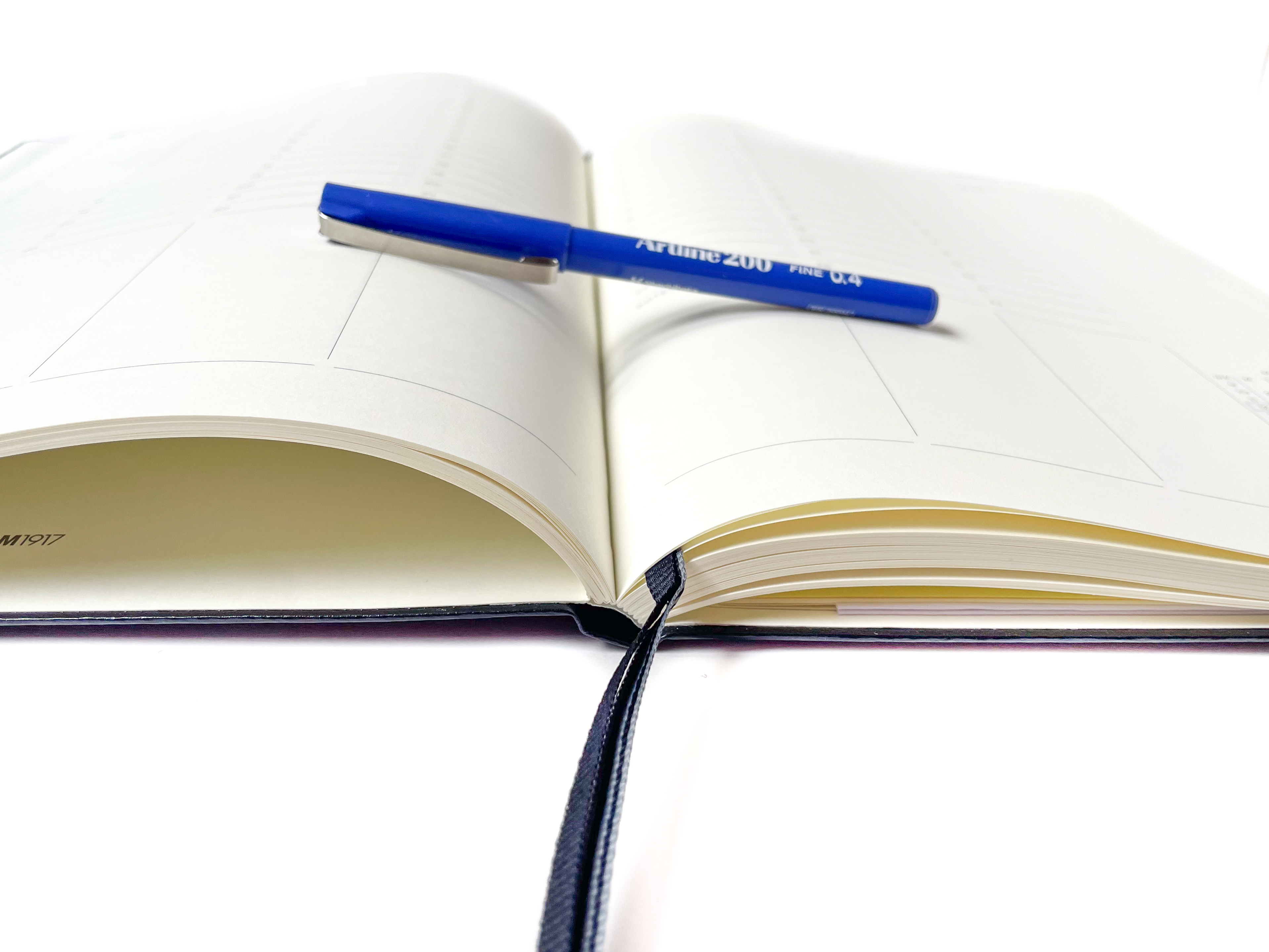 Leuchtturm - agenda 2026 A4+ - rigide en colonnes - Black