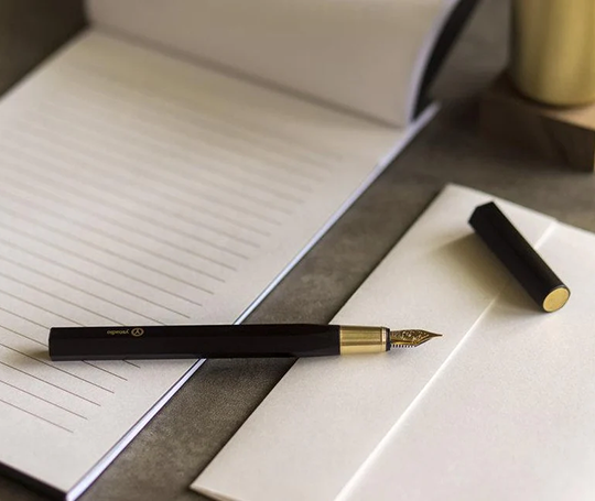 Ystudio stylo-plume en résine - Noir