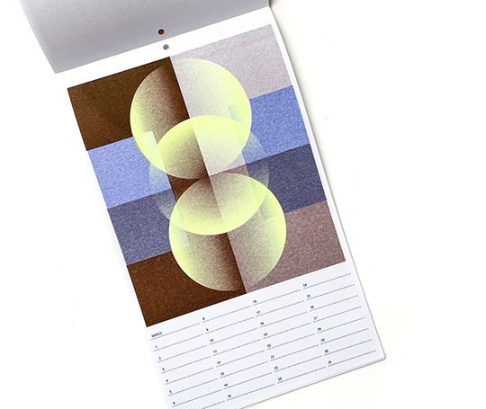 Calendrier d'anniversaires imprimé en risographie