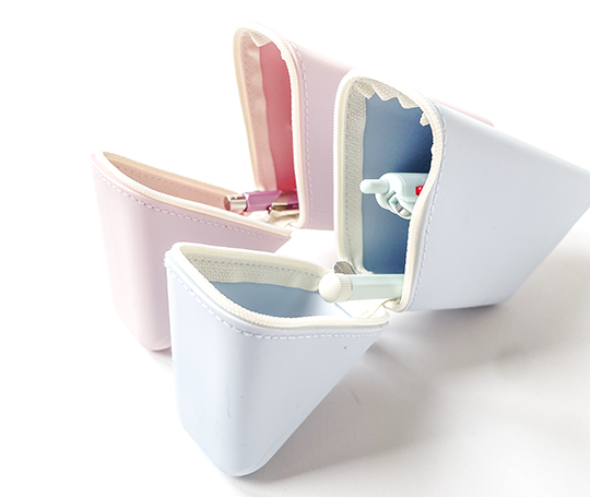 Trousse triangle Kakusta Slim en silicone - Bleu ciel