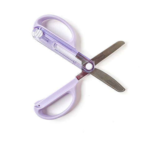 Ciseaux à bouts ronds avec fourreau de protection