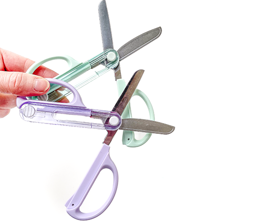 Ciseaux à bouts ronds avec fourreau de protection