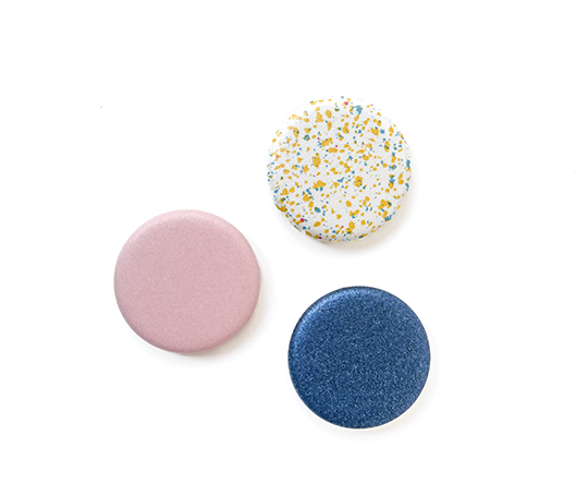 Aimants colorés en papier