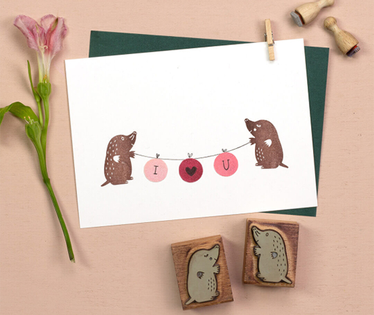 Cachet - Taupe aux yeux fermés