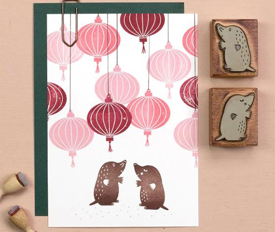 Cachet - Taupe aux yeux fermés