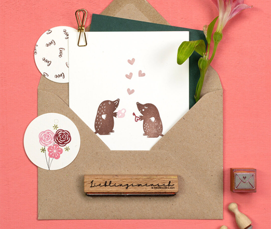 Cachet - Taupe aux yeux ouverts